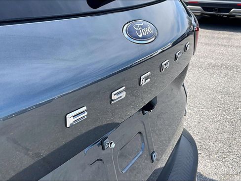 Used 2025 Ford Escape SE image 8