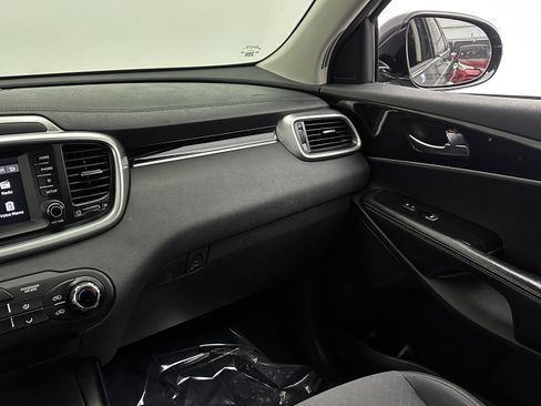 Used 2019 Kia Sorento LX image 30