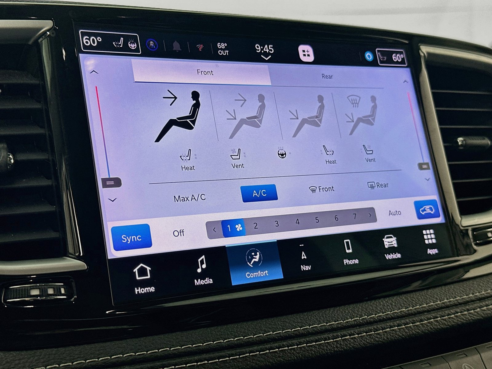 Used 2023 Chrysler Pacifica Limited w/ Uconnect Theater Family Group FWD image 16