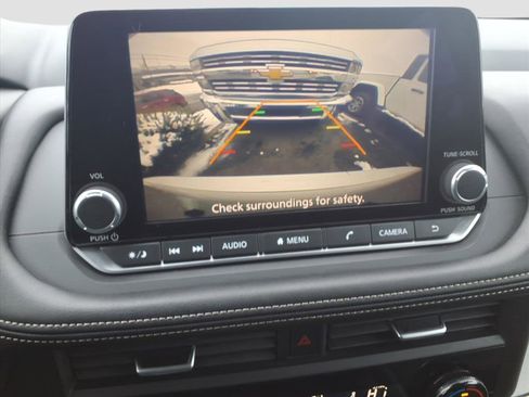 Used 2025 Nissan Rogue SV image 18