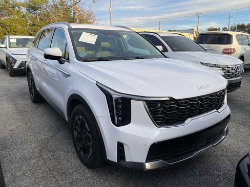 Used 2024 Kia Sorento S image 2