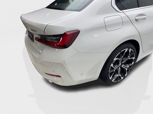 Used 2025 BMW 330i xDrive Sedan w/ Premium Package image 16