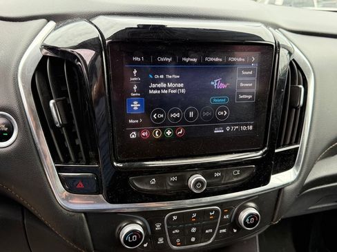 Used 2020 Chevrolet Traverse LT FWD image 19