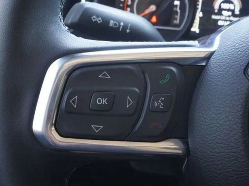 Used 2025 Jeep Wrangler Unlimited Sahara AWD/4WD image 28