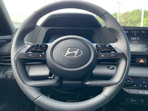 New 2025 Hyundai Elantra Sport image 5