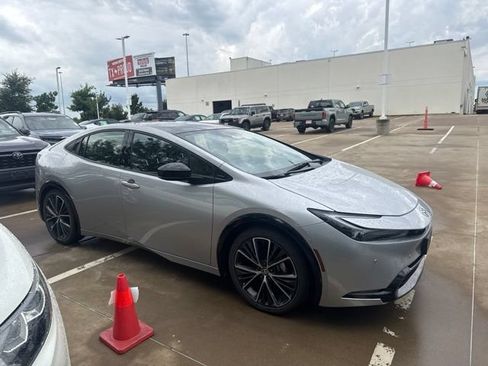 Used 2025 Toyota Prius Limited w/ Limited Premium Package FWD image 2