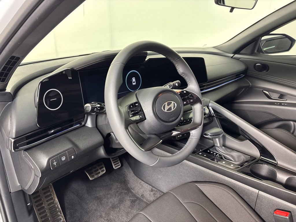 Certified 2025 Hyundai Elantra SEL FWD image 16