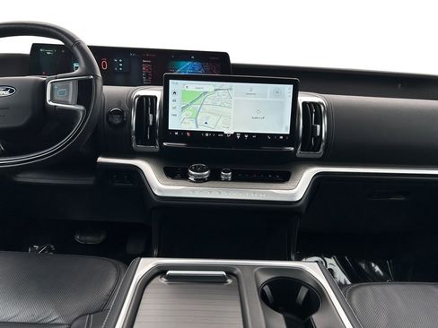 Used 2025 Ford Expedition Max Platinum w/ Driver's Package image 12