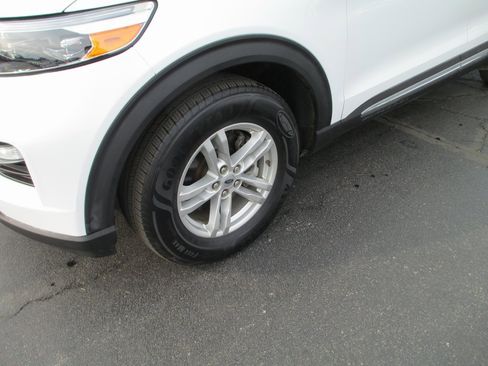 Used 2020 Ford Explorer XLT w/ Equipment Group 202A image 11