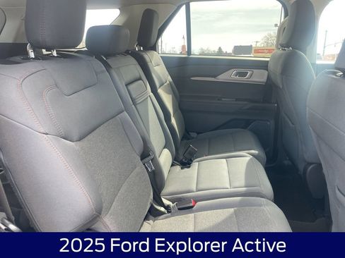 Used 2025 Ford Explorer Active AWD/4WD image 35