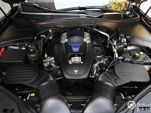 Used 2017 Maserati Levante S image 12