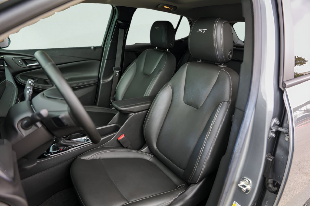 Used 2024 Buick Encore GX Sport Touring w/ Experience Buick Package FWD image 9