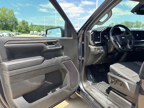 Used 2023 Chevrolet Silverado 1500 LT AWD/4WD image 10