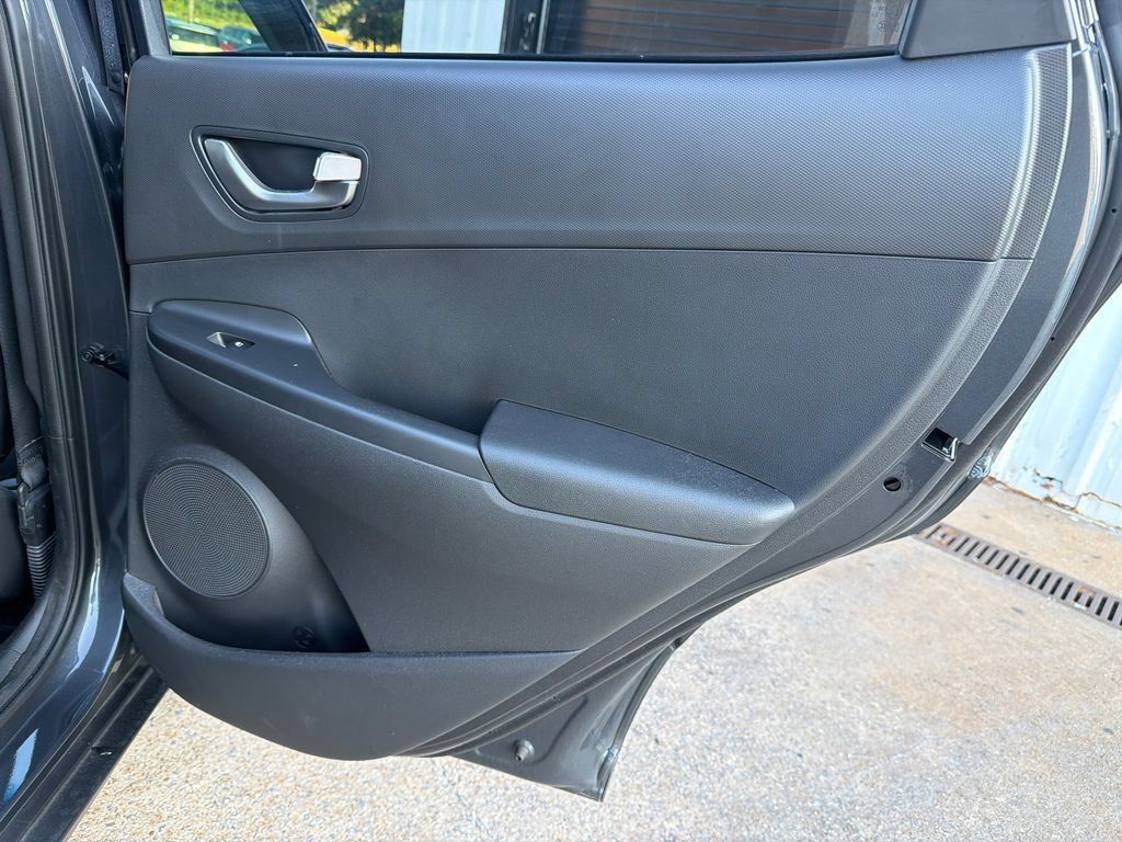 Used 2022 Hyundai Kona SEL w/ Convenience Package FWD image 16