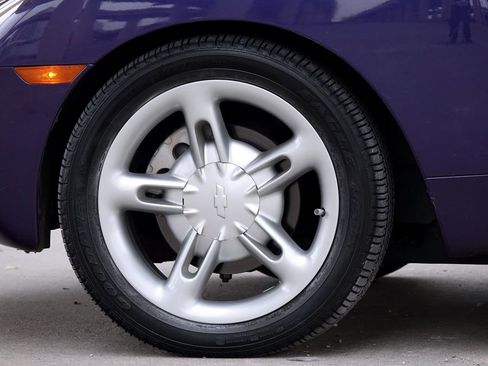 Used 2004 Chevrolet SSR w/ Preferred Equipment Group image 23