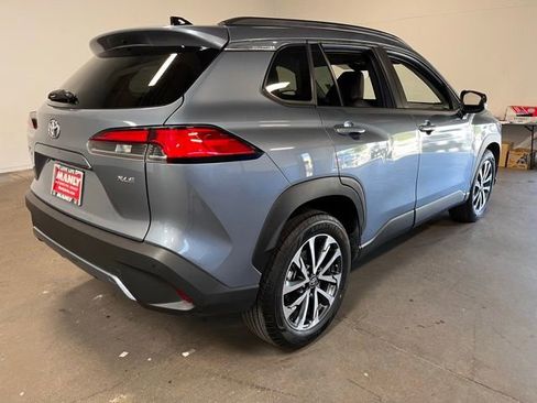 Used 2025 Toyota Corolla Cross XLE FWD image 3