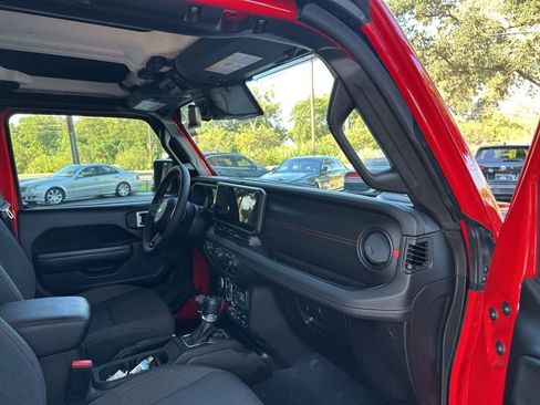 Used 2024 Jeep Gladiator Rubicon w/ Technology Group image 24