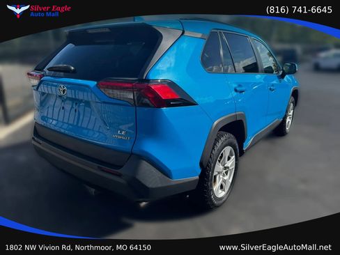 Used 2019 Toyota RAV4 LE AWD/4WD image 3