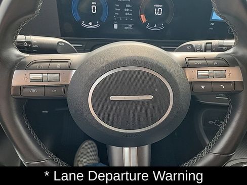 Certified 2025 Hyundai Kona SEL AWD/4WD image 17