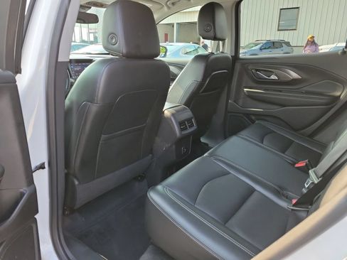 Used 2024 GMC Terrain SLT AWD/4WD image 16