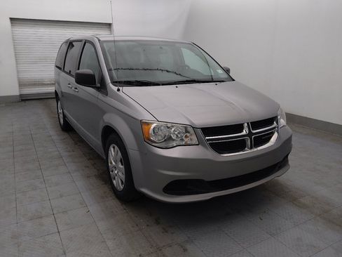 Used 2018 Dodge Grand Caravan SE w/ UConnect Hands-Free Group FWD image 13