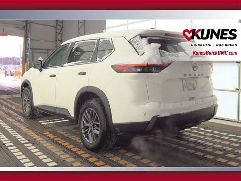 Used 2024 Nissan Rogue S image 17
