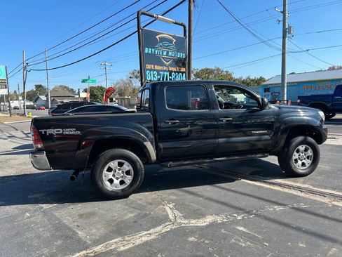 Used 2015 Toyota Tacoma PreRunner w/ TRD Off-Road Package RWD image 2