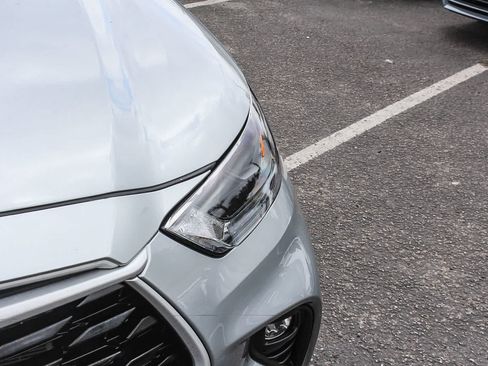 Used 2025 Toyota Highlander LE FWD image 14