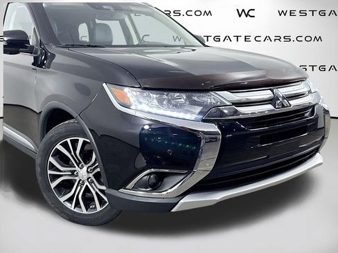 Used 2017 Mitsubishi Outlander SE image 47