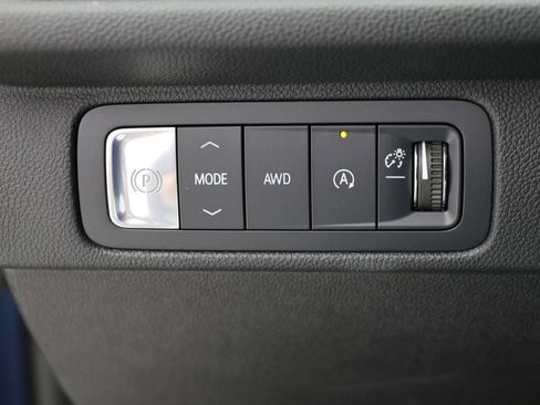 Used 2025 Chevrolet Traverse LT image 26