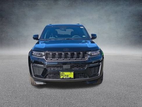 New 2026 Jeep Grand Cherokee Limited w/ Limited Altitude Package AWD/4WD image 11