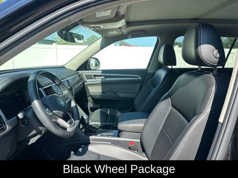 Used 2023 Volkswagen Atlas SE w/ Panoramic Sunroof Package FWD image 8