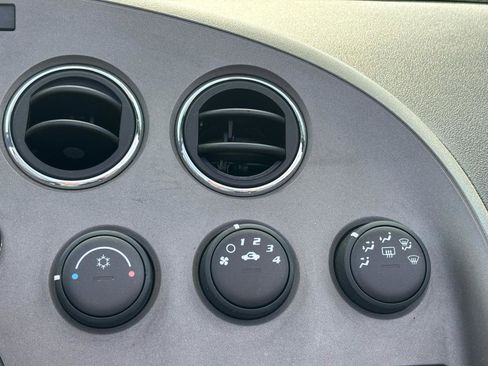 Used 2006 Pontiac Solstice Convertible w/ Power Package RWD image 19