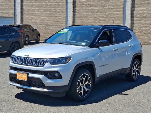 Used 2025 Jeep Compass Limited AWD/4WD image 3