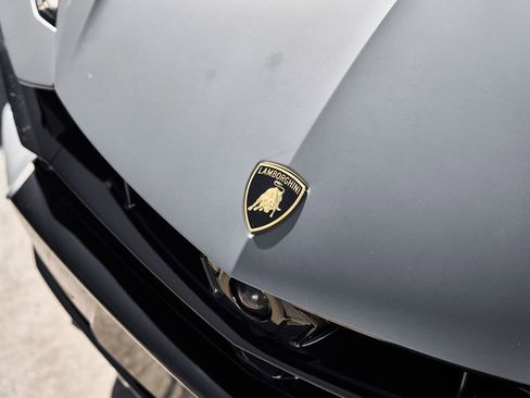 Used 2025 Lamborghini Urus Performante AWD/4WD image 7
