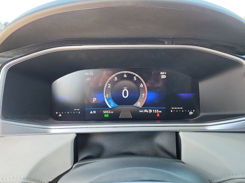 Certified 2025 Volkswagen Taos SE image 17