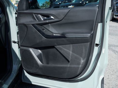 Used 2025 Chevrolet Equinox LT w/ Convenience Package II image 39