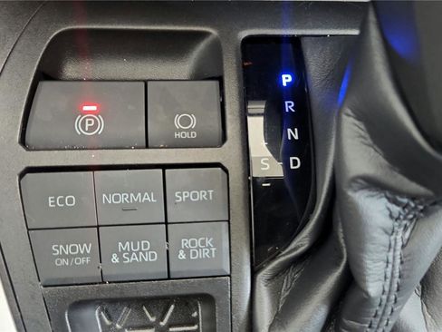 Certified 2021 Toyota RAV4 XLE image 82