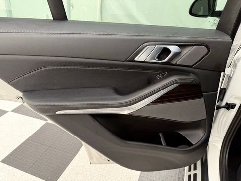 Used 2024 BMW X5 xDrive40i w/ Premium Package image 19