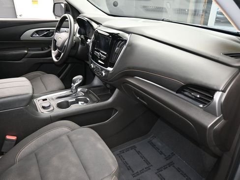 Used 2021 Chevrolet Traverse LS image 39