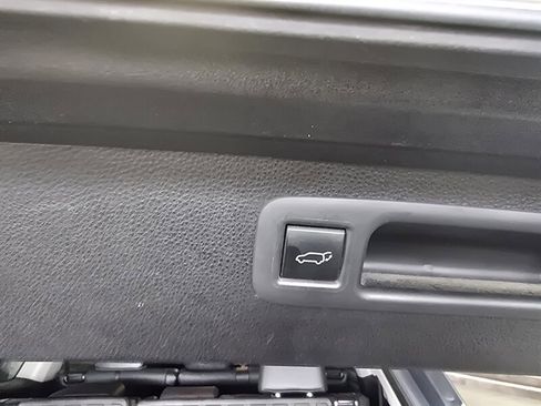 Used 2021 Toyota Highlander XLE image 36