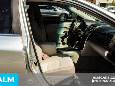 Used 2016 Toyota Camry LE FWD image 15