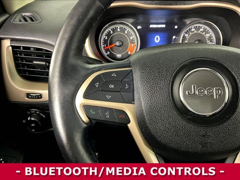 Used 2015 Jeep Cherokee Limited w/ Luxury Group AWD/4WD image 11