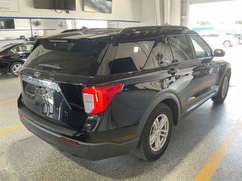 Used 2022 Ford Explorer XLT RWD image 3