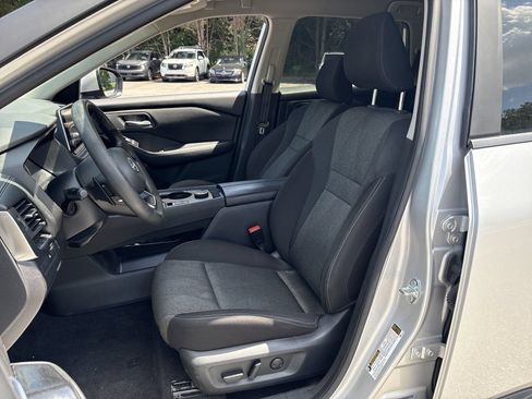 Certified 2024 Nissan Rogue SV AWD/4WD image 17