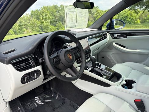 Certified 2025 Porsche Macan Turbo AWD/4WD image 12