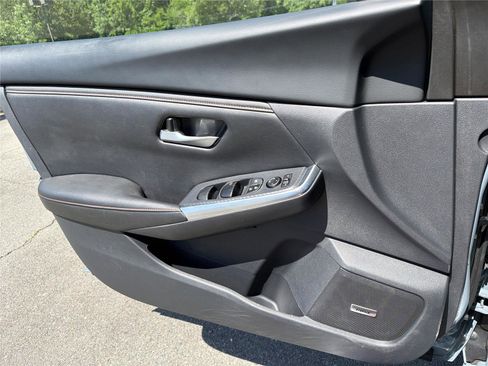 Used 2024 Nissan Sentra SR w/ SR Premium Package FWD image 18