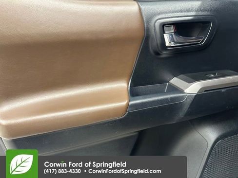 Used 2016 Toyota Tacoma Limited image 18