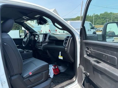 New 2026 RAM 2500 Tradesman w/ Chrome Appearance Group AWD/4WD image 28