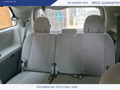 Used 2011 Toyota Sienna LE w/ Towing Pkg image 14